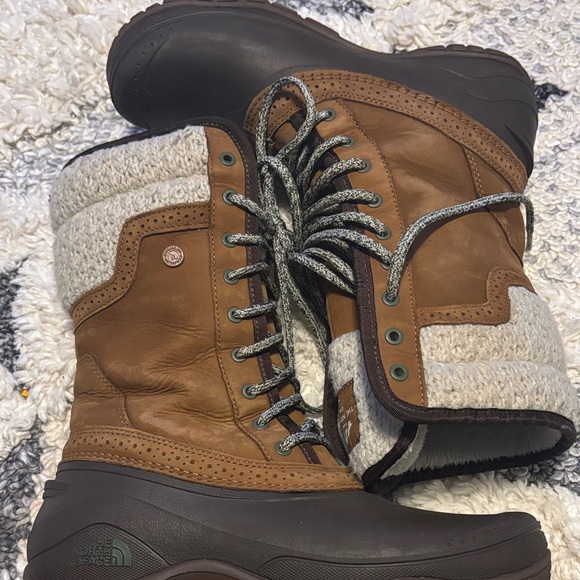 The North Face Women's Tan and Black Winter Boots - Picture 2 of 6
